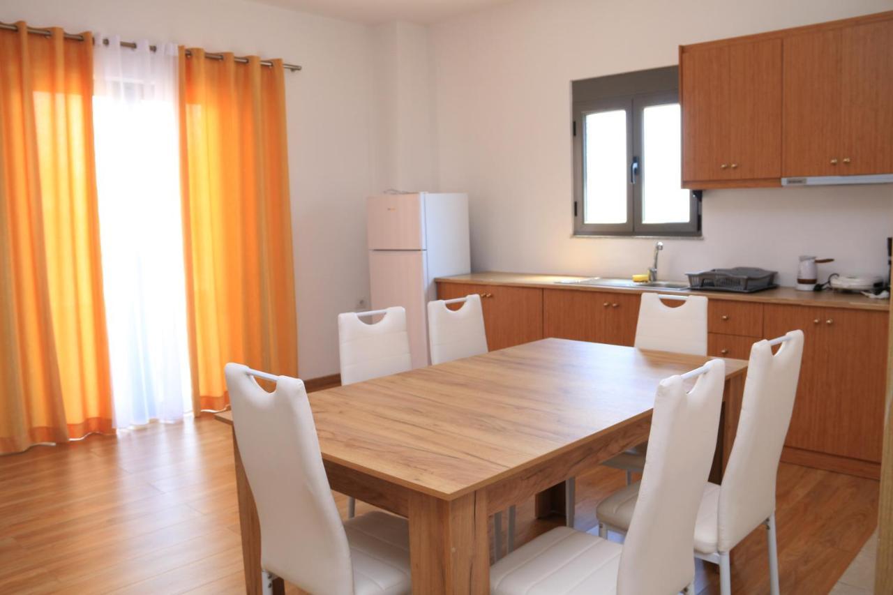 Brana Apartments Саранда Екстер'єр фото