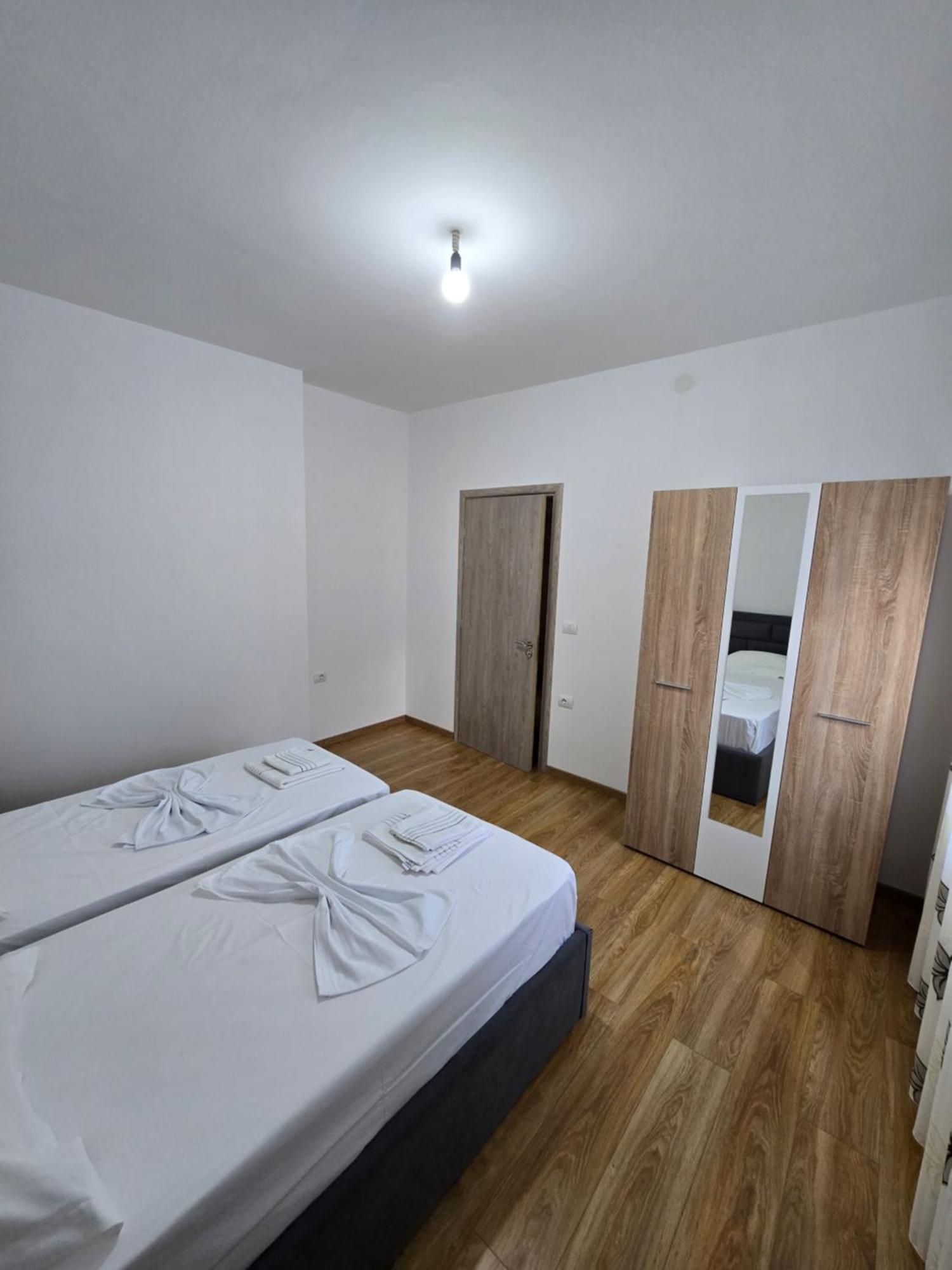 Brana Apartments Саранда Екстер'єр фото