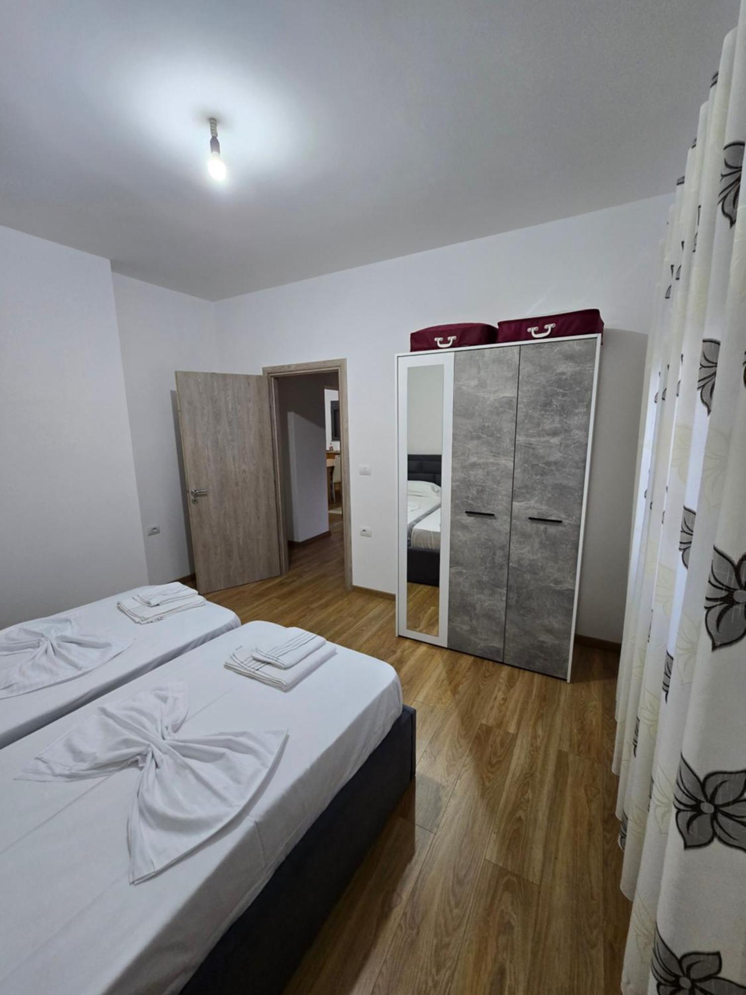 Brana Apartments Саранда Екстер'єр фото